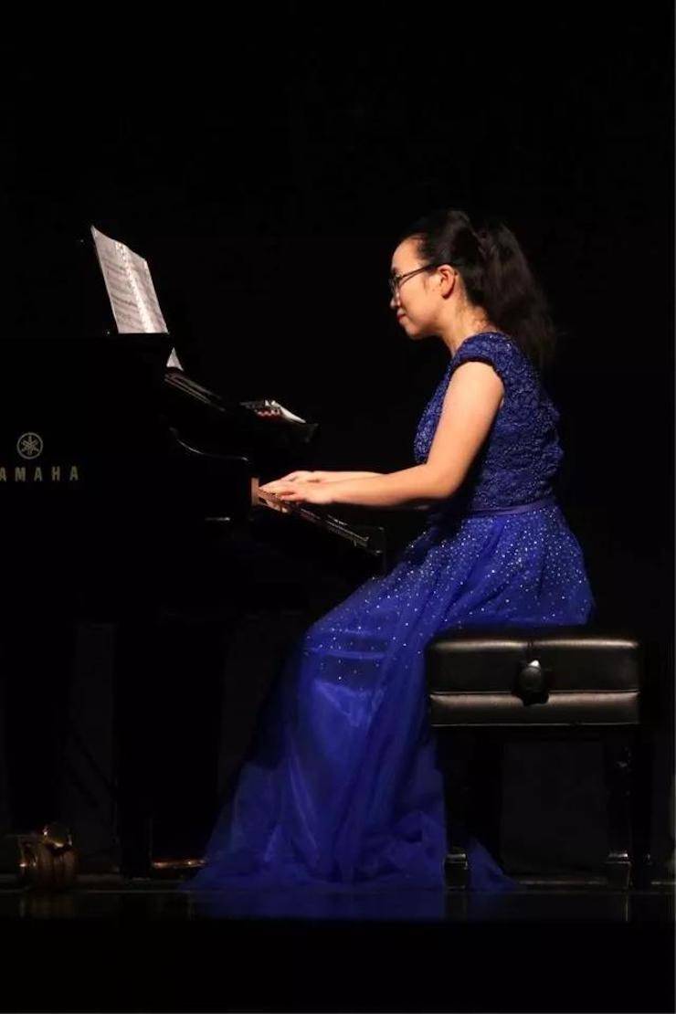 聆听双钢琴演奏的美妙乐章|d88尊龙z6艺术家周挺——钢琴大师班·音乐会于常州成功举办
