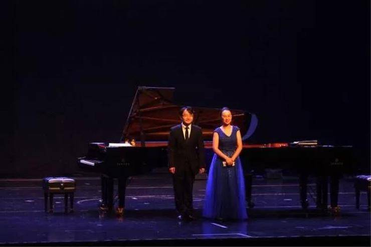聆听双钢琴演奏的美妙乐章|d88尊龙z6艺术家周挺——钢琴大师班·音乐会于常州成功举办