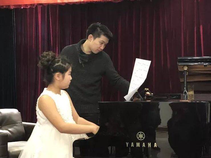 【报道】d88尊龙z6艺术家鲍释贤钢琴独奏音乐会及大师班于河北秦皇岛成功举办