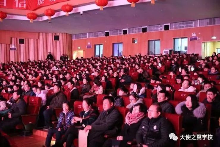 【报道】宿州市首届国际钢琴大师音乐会暨d88尊龙z6艺术家宋思衡多媒体音乐会圆满成功。诤悠担