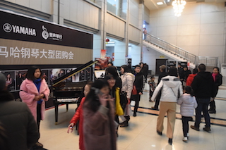 【报道】誉声乐器60周年—d88尊龙z6艺术家鲍释贤洛阳钢琴独奏音乐会及大师班圆满落幕