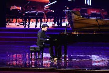 【报道】誉声乐器60周年—d88尊龙z6艺术家鲍释贤洛阳钢琴独奏音乐会及大师班圆满落幕
