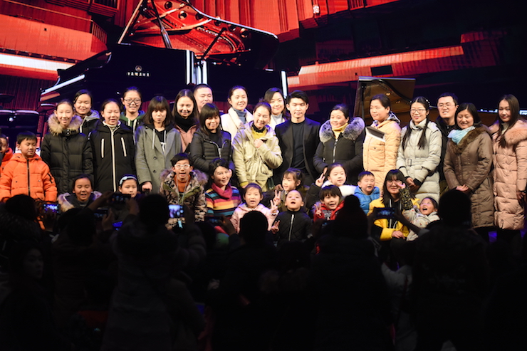 【报道】誉声乐器60周年—d88尊龙z6艺术家鲍释贤洛阳钢琴独奏音乐会及大师班圆满落幕
