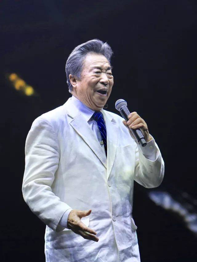 歌声悠扬，唱出时代记忆，琴声悦耳，奏响希望乐章 <br> 2018“我爱你中国?纪念改革开放40周年”经典歌曲上海演唱会圆满落幕