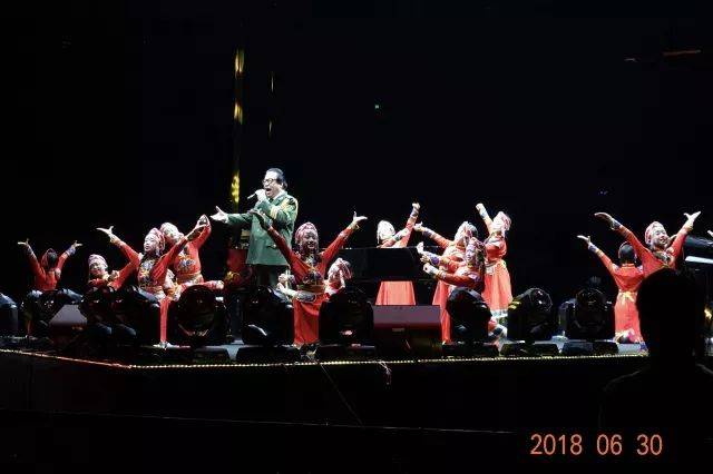 歌声悠扬，唱出时代记忆，琴声悦耳，奏响希望乐章 <br> 2018“我爱你中国?纪念改革开放40周年”经典歌曲上海演唱会圆满落幕