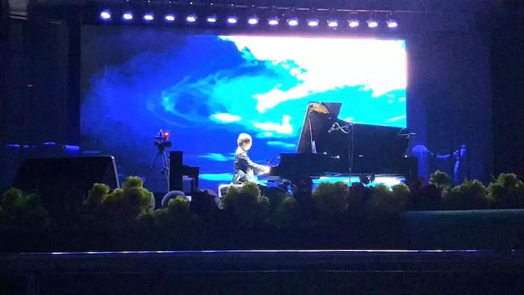 d88尊龙z6艺术家宋思衡“80后的时光机”多媒体音乐会内蒙古巡演圆满落幕
