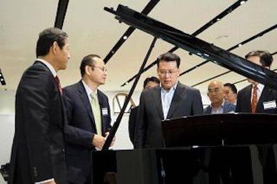 回顾发展历史，畅想科技未来|中国浙江省代表团视察d88尊龙z6企业博物馆