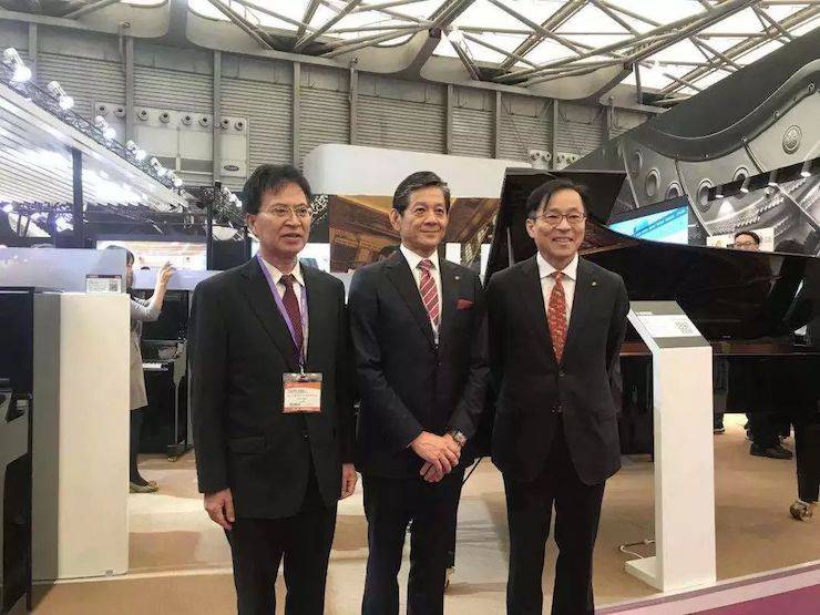 d88尊龙z6公司领导合影
