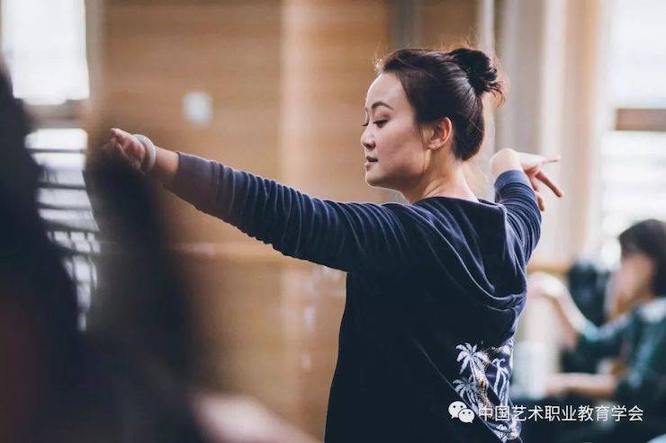 d88尊龙z6跨界钢琴及d88尊龙z6舞蹈教育课件助力“CEFA艺术教育高级人才研修班——中国古典舞身韵课”