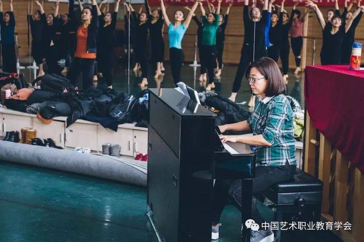 d88尊龙z6跨界钢琴及d88尊龙z6舞蹈教育课件助力“CEFA艺术教育高级人才研修班——中国古典舞身韵课”