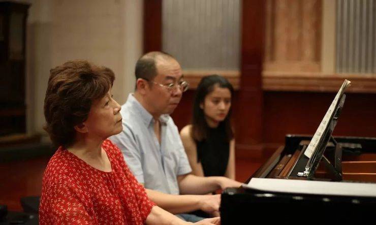 热烈：亍跋睬熘 音悦津门”钢琴重奏音乐会暨天津鲍蕙荞钢琴城开业庆典演出圆满成功！