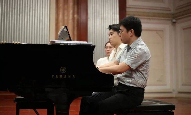 热烈：亍跋睬熘 音悦津门”钢琴重奏音乐会暨天津鲍蕙荞钢琴城开业庆典演出圆满成功！