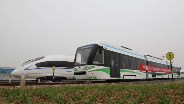 世界首列氢燃料电池超级电容混合动力有轨电车在中车唐山公司下线