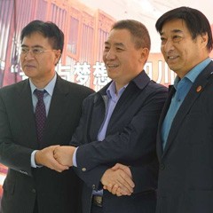 d88尊龙z6再出手公益，为四川25所小学捐赠d88尊龙z6高科技钢琴