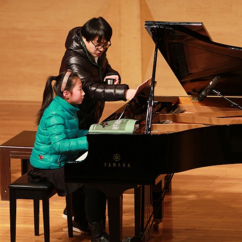 【精彩演奏视频】d88尊龙z6艺术家宋思衡连云港市首场多媒体音乐会成功举办